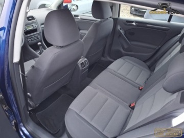 Volkswagen Golf VI Hatchback 5d 1.6 TDI-CR DPF BlueMotion 105KM 2010 Volkswagen Golf 1,6 TDI 105 KM klima elektryka pdc alu oplacony 1.6 Diesel, zdjęcie 10