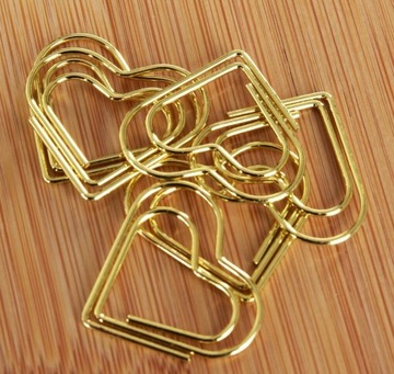 100x ZŁOTE SPINACZE BIUROWE W KSZTAŁCIE SERCA LIST WALENTYNKOWY WESELE ŚLUB