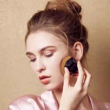PĘDZEL DO PODKŁADU I MAKIJAŻU GĘSTY MIĘKKI JEDNOLITY FLUID MAKE-UP DA47