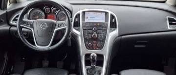 Opel Astra J Hatchback 5d 1.6 Turbo ECOTEC 180KM 2009 Opel Astra Opel Astra 1.6 Turbo Cosmo 1.6 Benzyna 180KM, zdjęcie 12