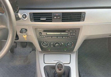 BMW Seria 3 E90-91-92-93 Limuzyna E90 318i 129KM 2006 BMW Seria 3 BMW Seria 3 318i 2.0 Benzyna 129KM, zdjęcie 22