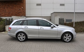Mercedes Klasa C W204 Kombi T204 1.8 200 CGI BlueEFFICIENCY 184KM 2010 Mercedes-Benz Klasa C 1,8 (184KM) Automat 1.8 Benzyna 184KM, zdjęcie 4
