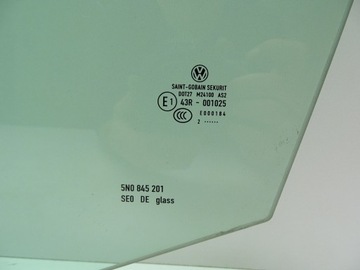 SKLO (OKNO) DVEŘE LEVÝ PŘEDNÍ VW TIGUAN 5N 12R
