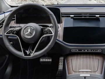 Mercedes Klasa E W214 Sedan 2.0 220d 197KM 2025 E Klasa 220 d 4-Matic Avantgarde 2.0 (197KM) 2025, zdjęcie 5