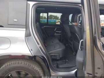 Land Rover Defender IV (L663) 2021 Land Rover Defender 110 x-dynamic se, 2021r., 4x4, 3.0L 3.0 Benzyna 395KM, zdjęcie 9