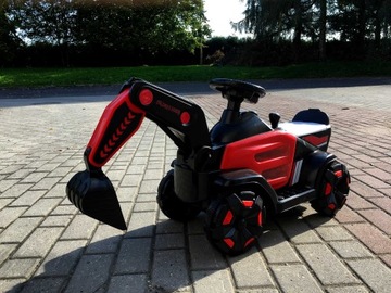 Детский экскаватор на аккумуляторах. Передвижной ковш.