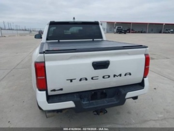Toyota Tacoma II 2024 Toyota Tacoma Sr5 2024r., 4x4, 2.4L 2.4 Benzyna 278KM, zdjęcie 5