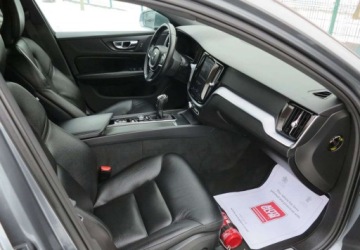 Volvo V60 I Kombi Facelifting 2.0 D3 DRIVE-E 150KM 2018 Volvo V60 Volvo V60 D3 Momentum 2.0 Diesel 150KM, zdjęcie 21