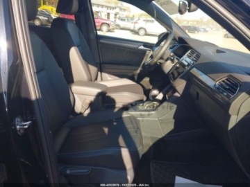 Volkswagen Tiguan III 2024 Volkswagen Tiguan Se R-Line, 2024r., 4x4, 2.0L 2.0 Benzyna 184KM, zdjęcie 8