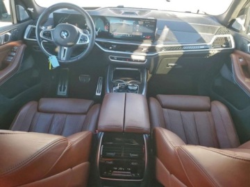 BMW X7 2024 BMW X7 M60i 2024 4.4 Benzyna 523KM, zdjęcie 8