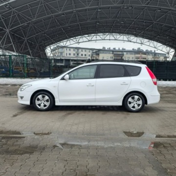 Hyundai i30 I CW Facelifting 1.4 DOHC 109KM 2011 Hyundai i30 1.4 Benzyna Blue Classic Manual 109KM, zdjęcie 16