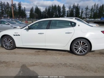 Maserati Quattroporte II 2022 Maserati Quattroporte Modena Q4 2022 3.0l 3.0 Benzyna 424KM, zdjęcie 2