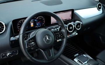 Mercedes Klasa B W247 Sports Tourer 1.3 B180  136KM 2019 Mercedes-Benz Klasa B Mercedes-Benz Klasa B 180 7G-DCT 1.3 Benzyna 136KM, zdjęcie 17
