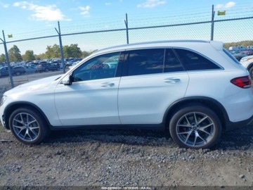 Mercedes GLC C253 2021 Mercedes-Benz GLC 2021 Mercedes-Benz GLC 300 4MATIC SUV 2.0 Benzyna 255KM, zdjęcie 1