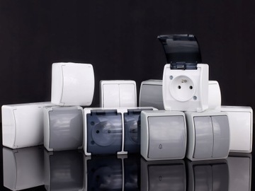 Герметичная двойная дымовая розетка накладного монтажа IP44