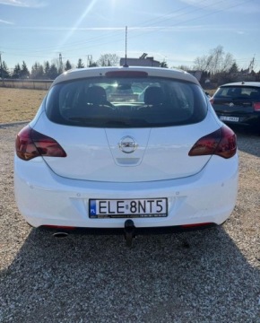 Opel Astra J Hatchback 5d 1.4 Turbo ECOTEC 140KM 2011 Opel Astra Opel Astra 1.4 Turbo ecoFLEX StartStop 1.4 Benzyna 140KM, zdjęcie 5