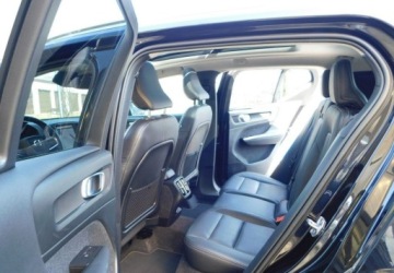 Volvo XC40 Crossover 2.0 D3 150KM 2020 Volvo XC 40 Skora Kamera Panorama Dach Model 2021r 2.0 Diesel 150KM, zdjęcie 12