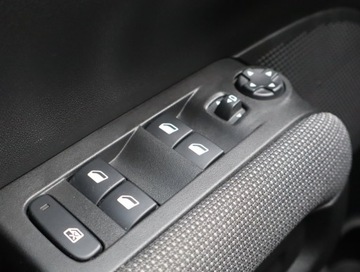 Citroen C3 Aircross  I Crossover Facelifting 1.2 PureTech 130KM 2023 Citroen C3 Aircross 1.2 PureTech, Salon Polska, zdjęcie 19