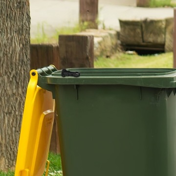 ЗАЩЕЛКИ ДЛЯ МУСОРНЫХ КРЫШЕК ПЛАСТИКОВЫЕ КОЛЕСА ДЛЯ МУСОРНОГО БАНКА