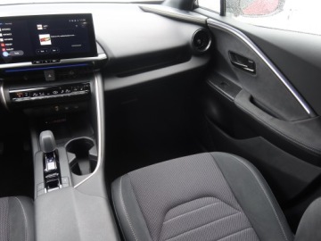 Toyota C-HR II SUV Plug-In 2.0 Hybrid Dynamic Force Plug-in  223KM 2024 Toyota C-HR 2.0 Plug-in, Salon Polska, zdjęcie 7