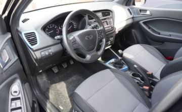 Hyundai i20 II Coupe 1.2 MPI 84KM 2017 Hyundai i20 Bezwypadkowy Serwisowany 1-Wlasciciel Klimatyzacja Alu Pdc Asy, zdjęcie 5