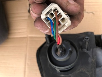 LEVÉ ZRCÁTKO PEUGEOT 206 98-02 5PIN