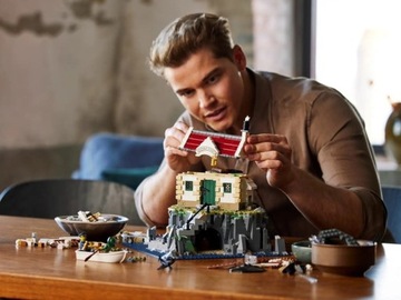 LEGO IDEAS 21335 МЕХАНИЗИРОВАННЫЙ МАЯК ДЛЯ КРЕСТОВОГО ПОДАРКА НОВЫЙ