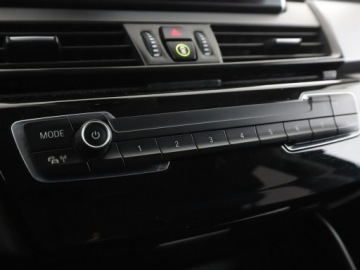 BMW Seria 2 F22-F23-F45-F46 Active Tourer 220d 190KM 2015 BMW 220 2.0D Automat xDrive Active Tourer, zdjęcie 25