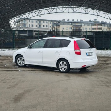 Hyundai i30 I CW Facelifting 1.4 DOHC 109KM 2011 Hyundai i30 1.4 Benzyna Blue Classic Manual 109KM, zdjęcie 11