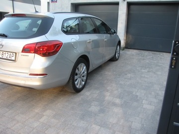 Opel Astra J Sports Tourer Facelifting 1.4 Turbo ECOTEC 140KM 2013 Opel Astra 2013 rok przebieg 85400km, zdjęcie 4
