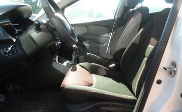 Renault Clio IV Hatchback 5d ENERGY dCi 90KM 2015 Renault Clio 2015r, 1.5DCI, Uszkodzony tyl i delikatnie przod. Jezdzi, zdjęcie 6