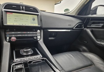 Jaguar F-Pace SUV 2.0 i4D 180KM 2017 Jaguar F-Pace Bezwypadkowy,Niski przebieg,Serwisowany,Polecam 2.0 Diesel, zdjęcie 9