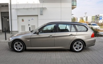 BMW Seria 3 E90-91-92-93 Touring E91 2.0 320d EfficientDynamics 163KM 2012 BMW Seria 3 2,0D 2012 r. Lift iDrive Navi 2.0 Diesel 163KM, zdjęcie 1
