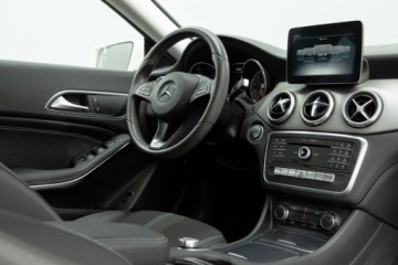 Mercedes CLA C117 Coupe Facelifting 1.6 180 122KM 2017 Mercedes-Benz CLA CLA 180 7-G DCT Progressive Salon Polska Autotrade Mer, zdjęcie 24