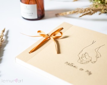 Бежевый традиционный фотоальбом для наклеенных фотографий LOVE IS US