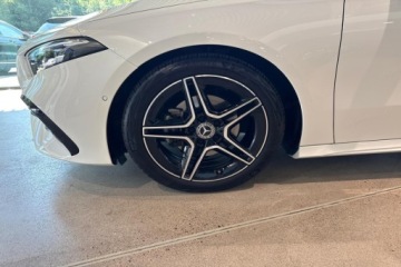 Mercedes Klasa A W177/V177 Hatchback Facelifting 2.0 220d 190KM 2024 MERCEDES-BENZ A Klasa 220 d AMG Line 2.0 (190KM) 2024, zdjęcie 16