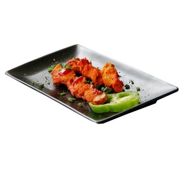 керамическое блюдо с прямоугольной тарелкой, на