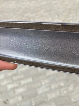 A W169 LIŠTA DVEŘE PRAVÝ PŘEDNÍ A1696900262 A1696900262R 1696900262
