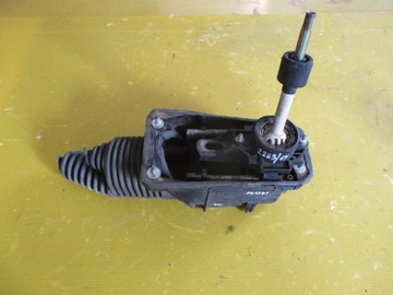 2263/15 MECHANIZM ZMIANY BIEGÓW Z DŹWIGNIĄ AUDI A4 B5 4B0711025D