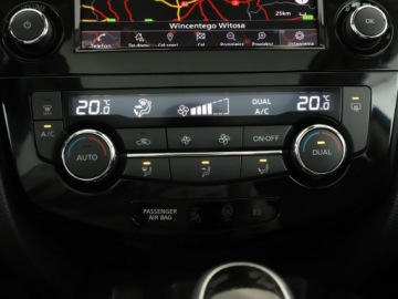 Nissan Qashqai II Crossover Facelifting 1.3 DIG-T  160KM 2019 Nissan Qashqai automat panorama navi klima auto, zdjęcie 25