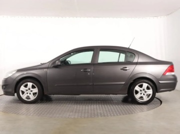Opel Astra H Sedan 1.6 ECOTEC 115KM 2009 Opel Astra 1.6 16V, Salon Polska, Klima, zdjęcie 2