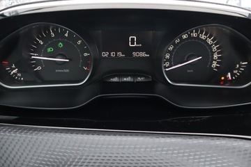 Peugeot 2008 I SUV Facelifting 1.2 PureTech 110KM 2019 Peugeot 2008 1.2 PureTech, Salon Polska, zdjęcie 10