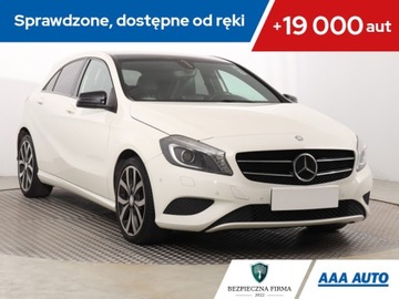 Mercedes Klasa A W176 Hatchback 5d 1.6 180 BlueEFFICIENCY 122KM 2012 Mercedes A A 180, Skóra, Navi, Xenon, Bi-Xenon