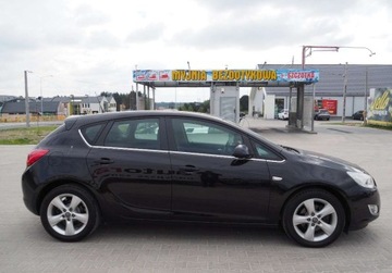 Opel Astra J Hatchback 5d 1.7 CDTI ECOTEC 110KM 2011 Opel Astra Opel Astra, zdjęcie 5