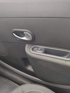 Renault Clio III Hatchback 5d 1.2 i 16V 75KM 2009 RENAULT CLIO III (BR0/1, CR0/1) 1.2 16V (BR02, BR0J, BR11, CR02, CR0J,, zdjęcie 13