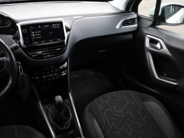 Peugeot 2008 I SUV Facelifting 1.2 PureTech 82KM 2018 Peugeot 2008 1.2 PureTech, Salon Polska, Navi, zdjęcie 7