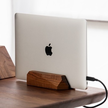 Вертикальная деревянная подставка для ноутбука ОРЕХ Сделано в Польше
