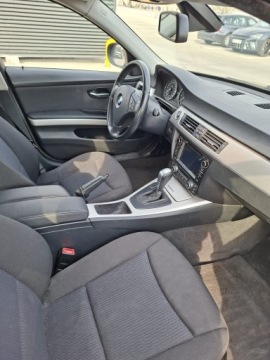 BMW Seria 3 2010 BMW 318i (E90) - benzyna / automat, zdjęcie 7