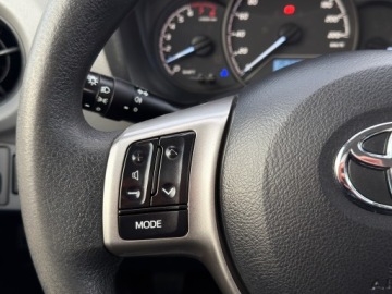 Toyota Yaris III Hatchback 5d Facelifting 2017 1.0 VVT-i 72KM 2020 TOYOTA YARIS 1.0 Life KRAJOWA BEZWYPADKOWA I WŁAŚCICIEL, zdjęcie 33