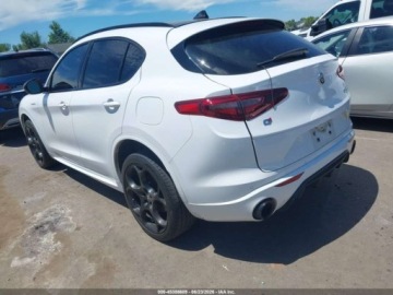 Alfa Romeo Stelvio SUV Facelifting 2.0 Turbo 280KM 2023 Alfa Romeo Stelvio Veloce Awd 2023 2.0 Benzyna 280KM, zdjęcie 2